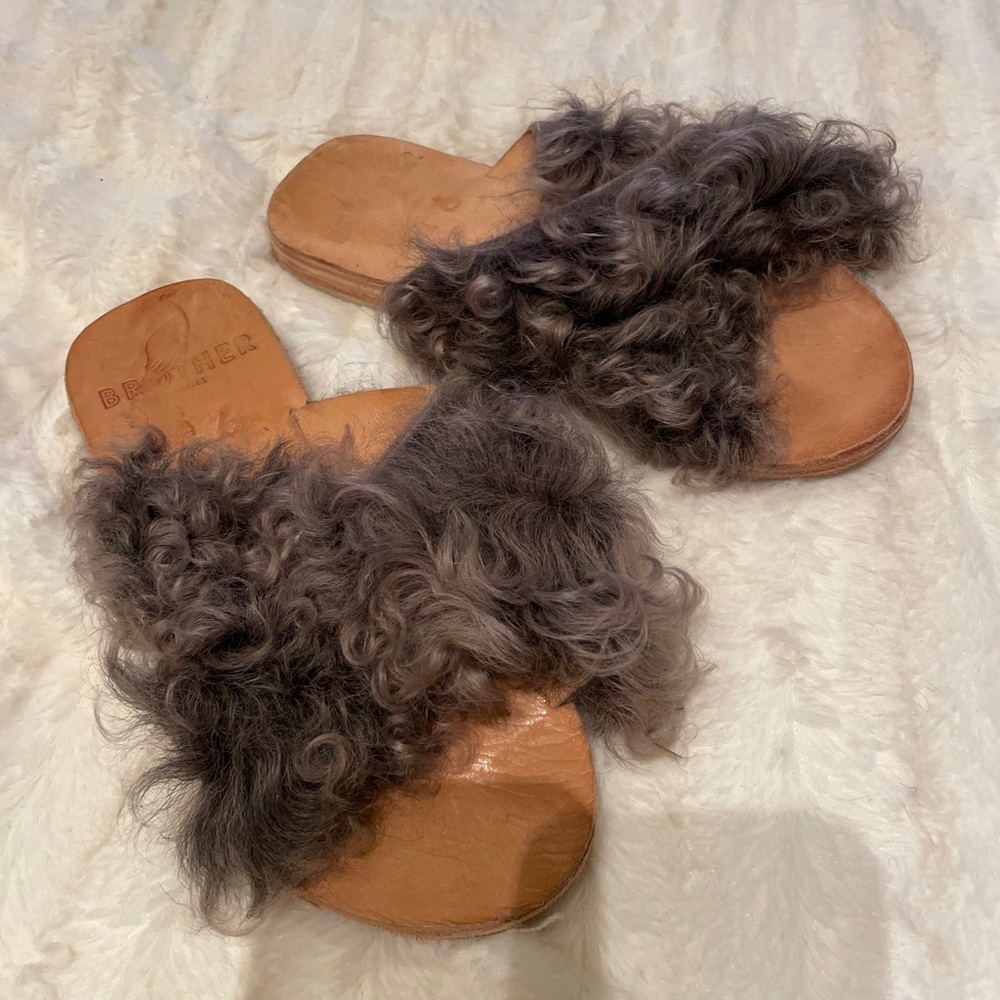 Brother Vellies size 6 fur slides